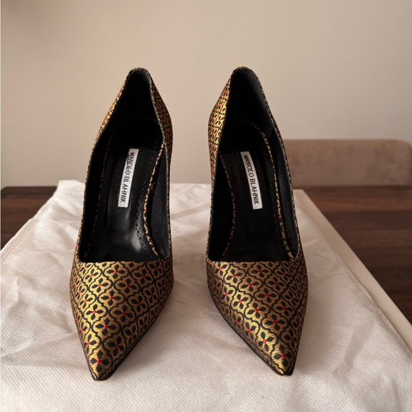 Manolo Blahnik Metallic Fabric Pumps - Picture 2 of 7